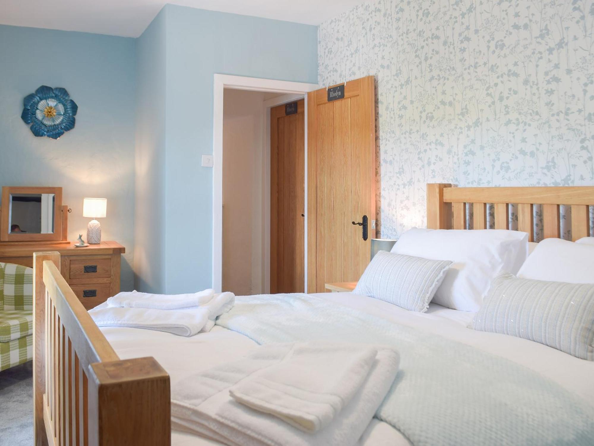 Ty Celyn Farmhouse Pontyates Ngoại thất bức ảnh